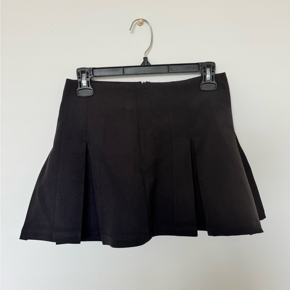 NWOT Black Pleated Mini Skirt - Picture 4 of 7